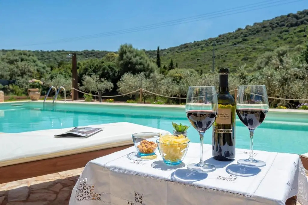 Villa Saige , piscina con idromassaggio
