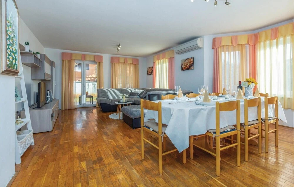 3 Bedroom Beach Front Home In Savudrija
