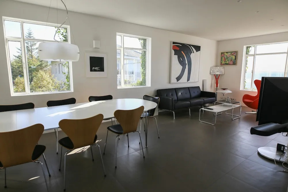 Ocean View Luxury Penthouse full of art