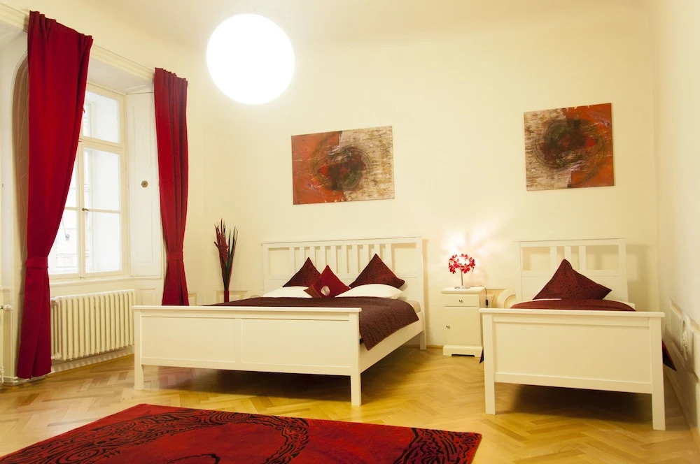 Cherry Charm Apartment