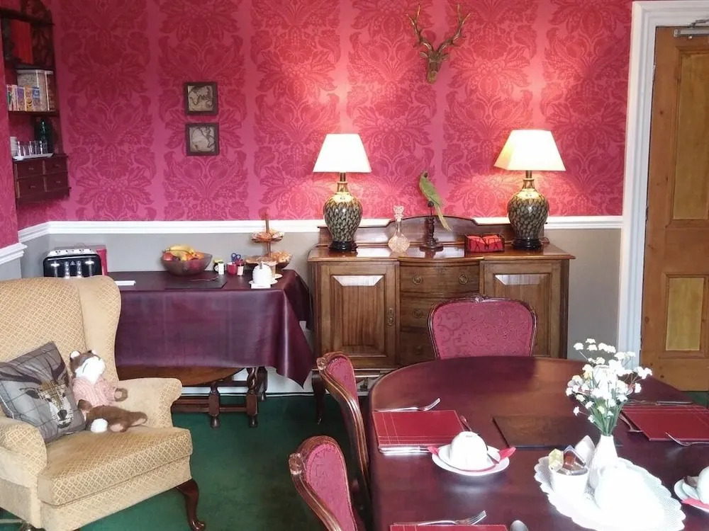 Warwick Lodge