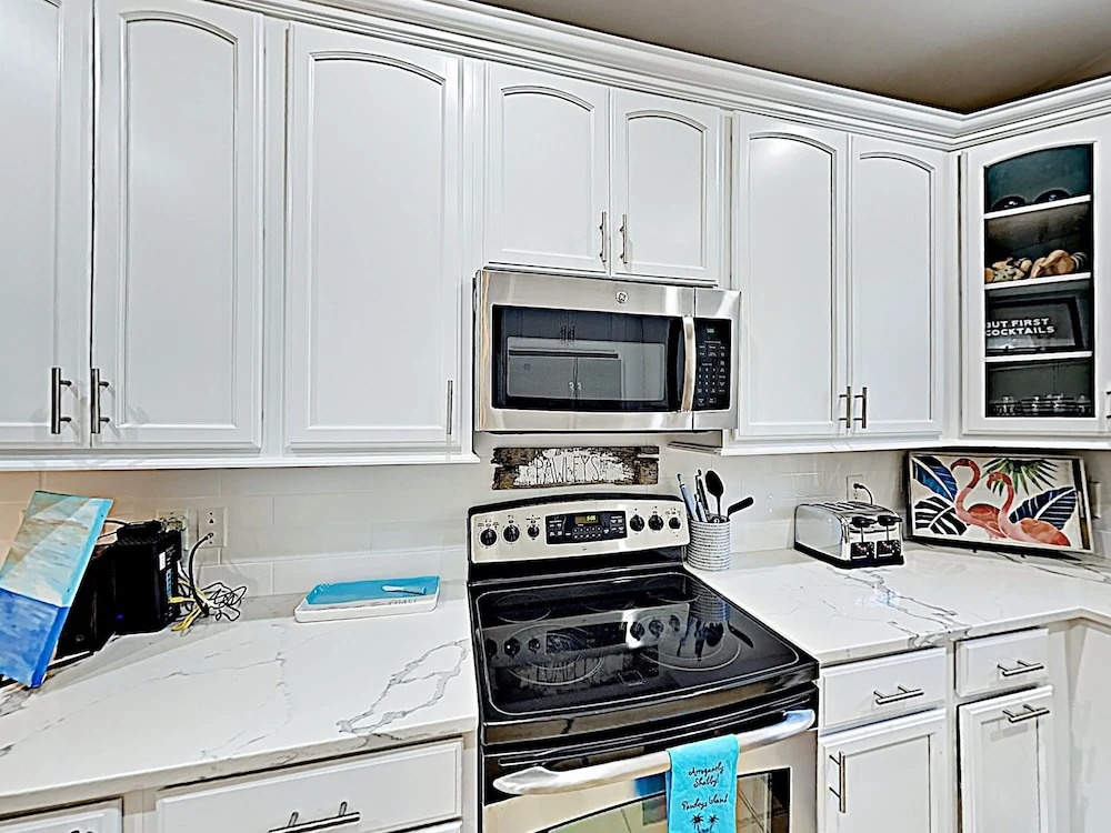 New Listing! Beach Chic Townhouse W/ Pool Access Townhouse