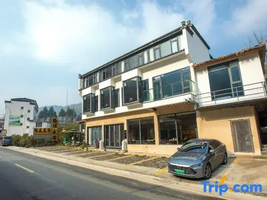 Yinxi Tangquan B&B