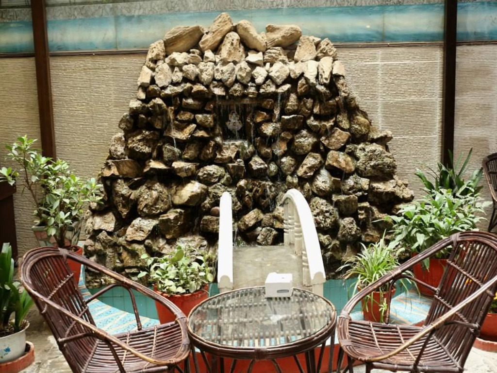 The Hotel Pleasure Home Inn