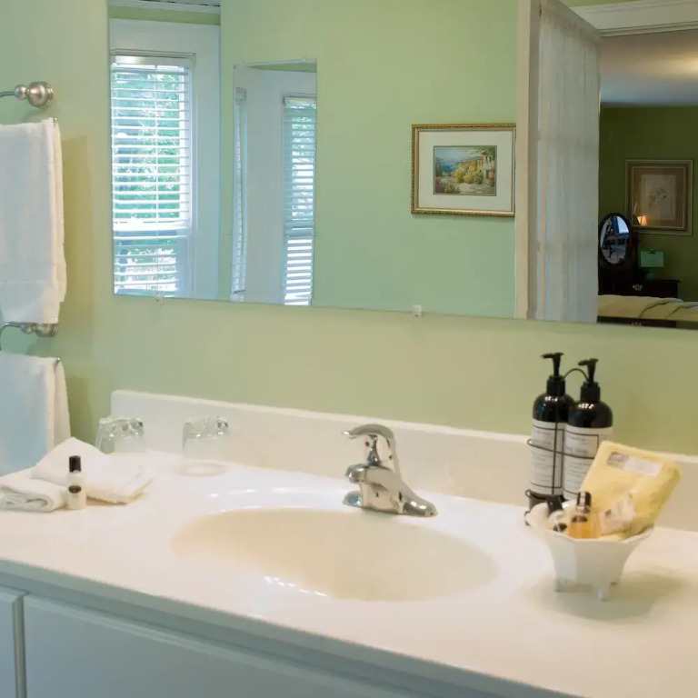 Farmhouse Inn B&B