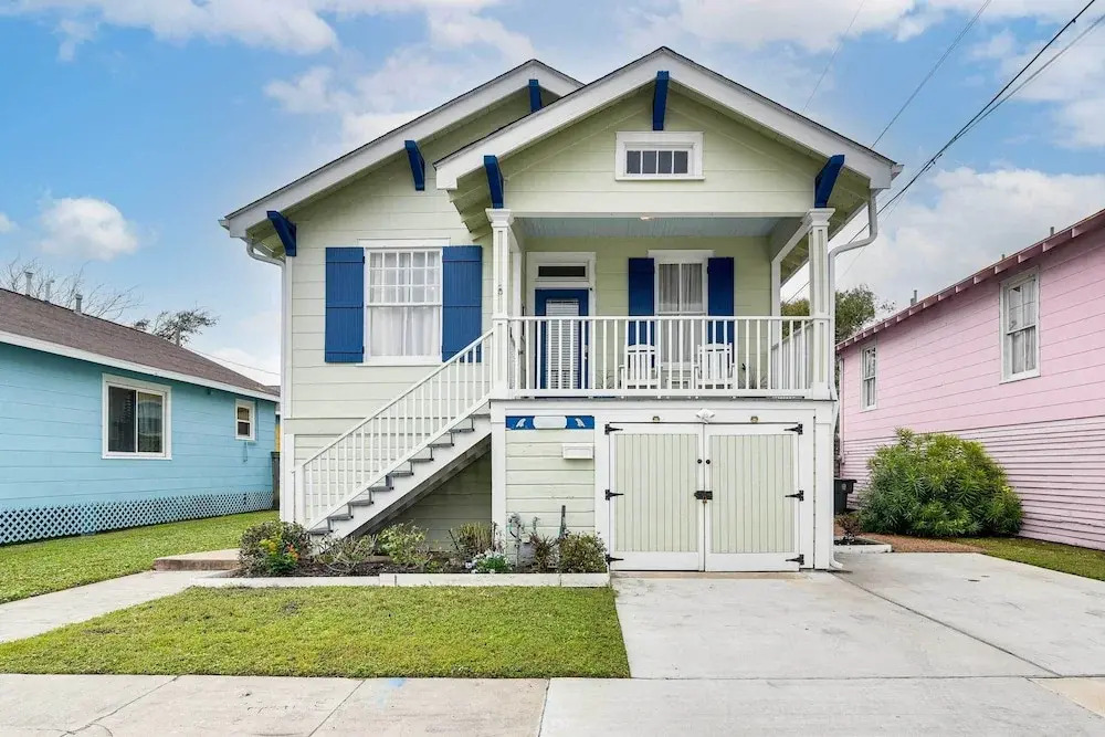 Walk to Beach! Family-friendly Galveston Home