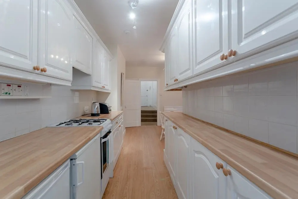 1 Bedroom Flat With Lofty Ceilings and Garden