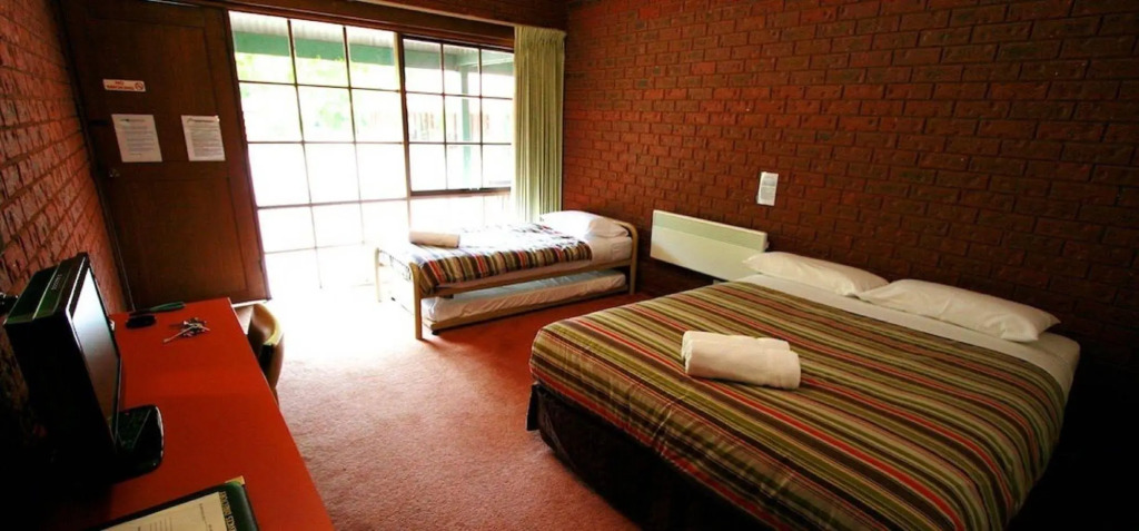 Snowline Motel