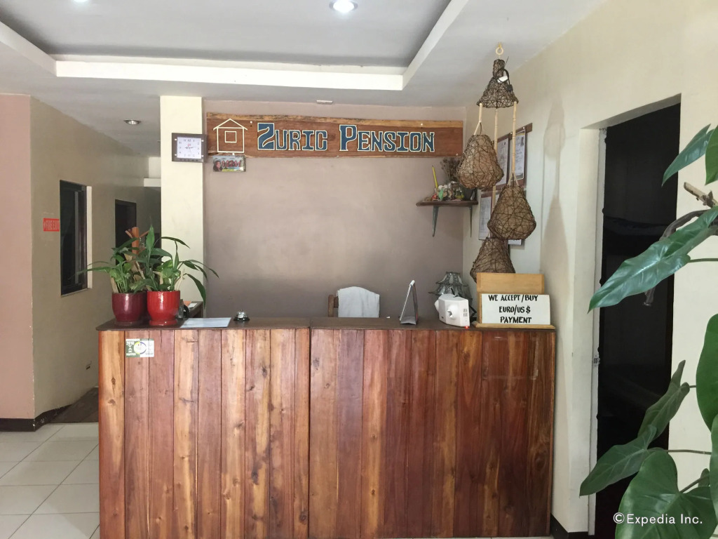 Cozy Coron Inn
