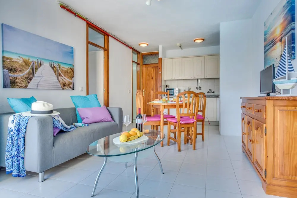 Y2E. Lovely Apartment Pool View! Close To Beach