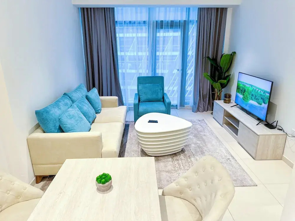 Seven Palm Apartments - Infinity Pool & Direct Beach Access