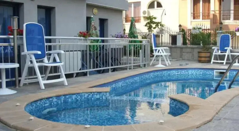 Royal Family Hotel