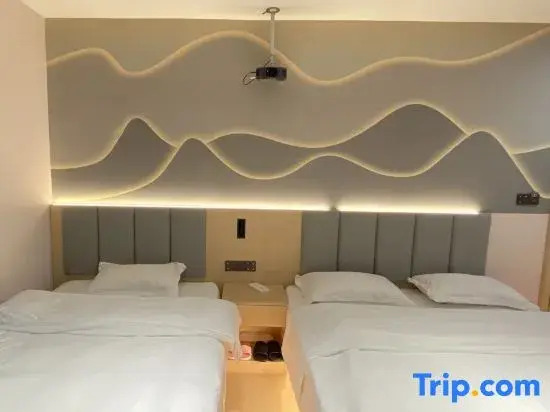 Sansishe Hotel (Kunming college store)