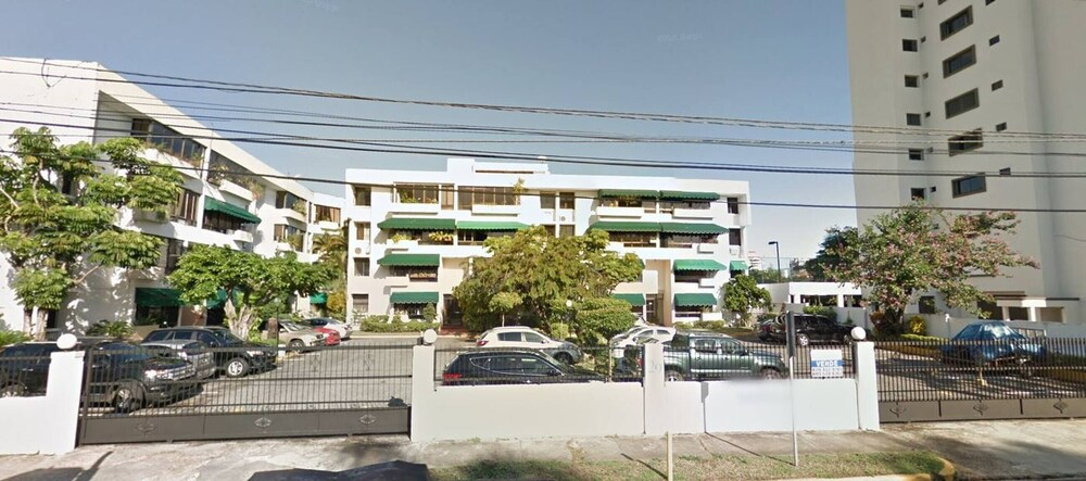 "park / Smart Tv / Wifi / Parking / Elegant / Sofa"