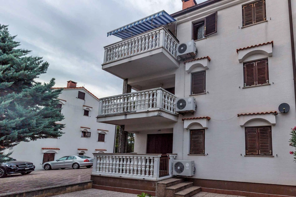 Apartment Diracca