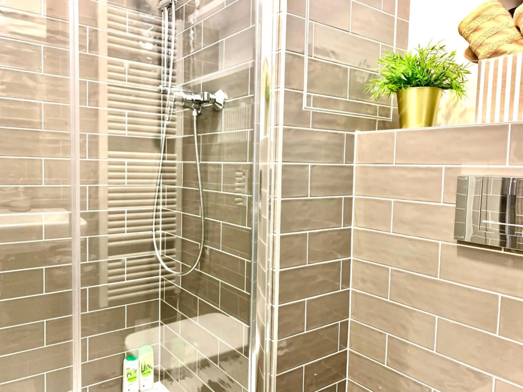 Luxury, bright Studio with parking and balcony in Bratislava center