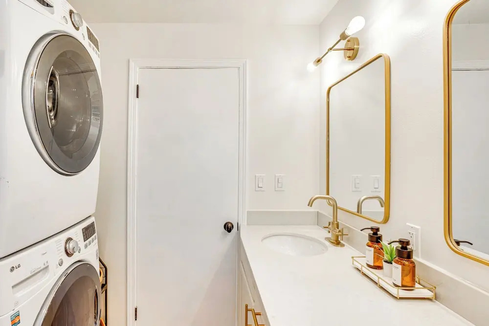 Vibrant Tacoma Retreat, Near Point Defiance Park!