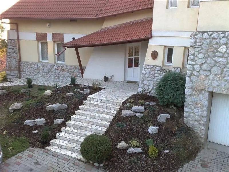 Marci Villa