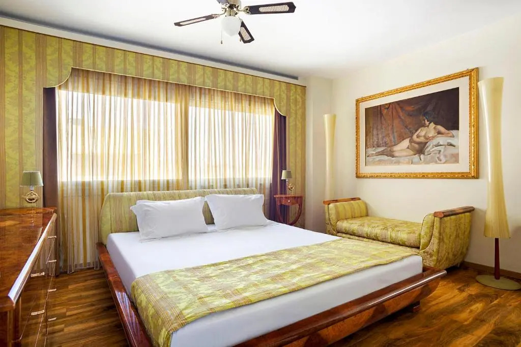 Unique 3 bedrm 3 bathrm apt - Acropolis views! SG69