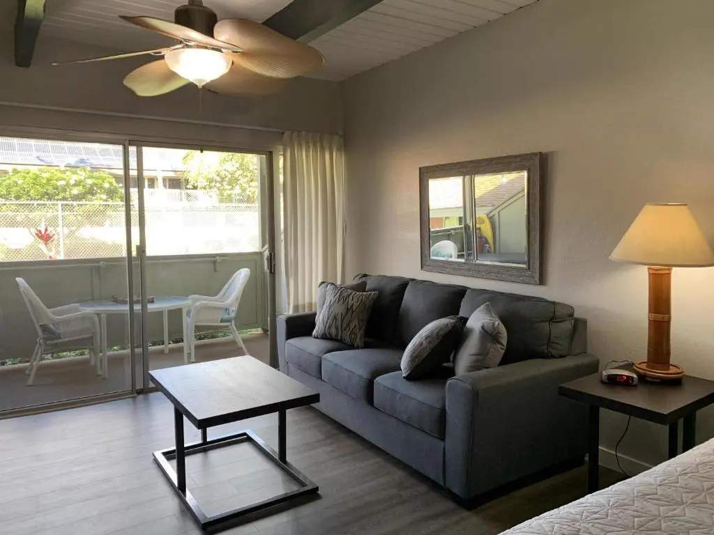 New! Enjoy a cozy studio and walk to beach!