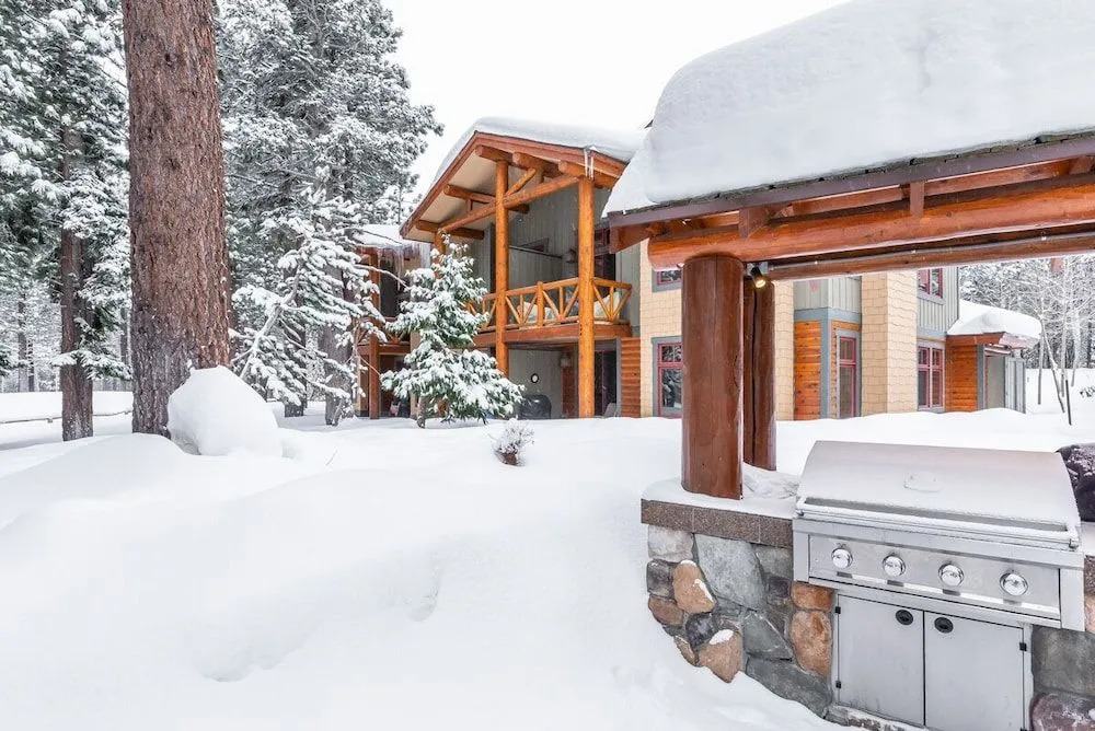 Cabins at Mammoth Lakes
