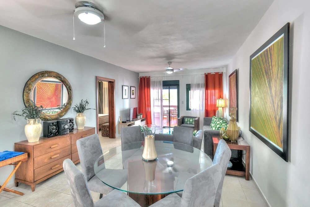 Oceanfront Apartment With Beach Views and Large Balcony