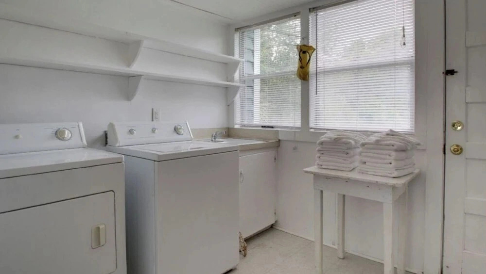 1111 Middle Street by Avantstay Charming Historic Cottage Featured in "dear John" Movie Beach Access