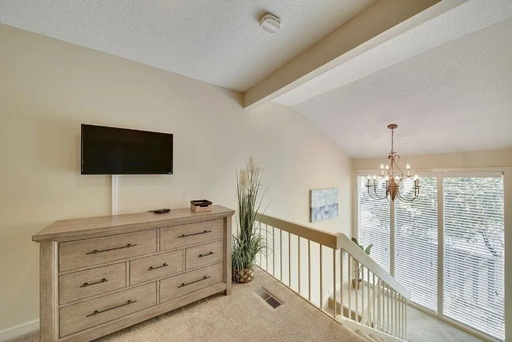 17 Sailmaster Commons - 2 Br home by RedAwning