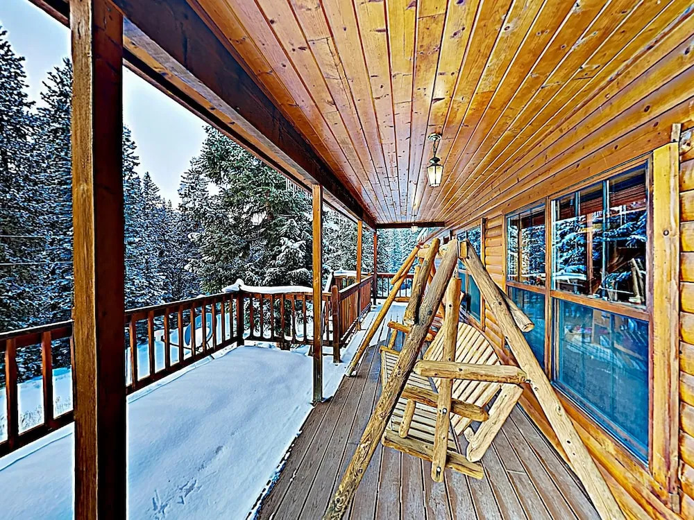 New Listing! Lovely Log Mountain W/ Fireplace 5 Bedroom Home