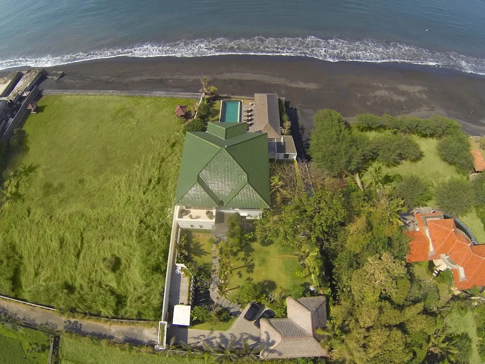 Villa Rosita Oceanfront Villa with Private Chef in Bali