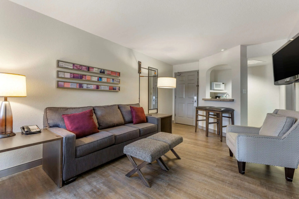 Windmill Suites Surprise - Phoenix, an Ascend Collection Hotel
