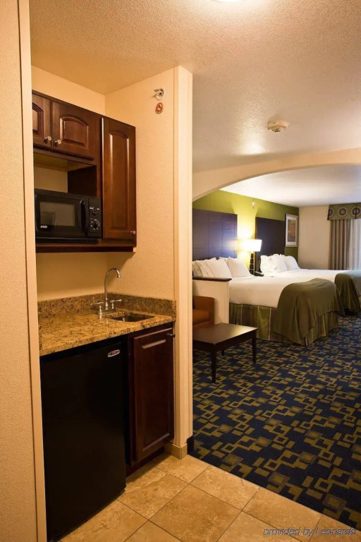 Holiday Inn Express and Suites Urbandale Des Moines by IHG