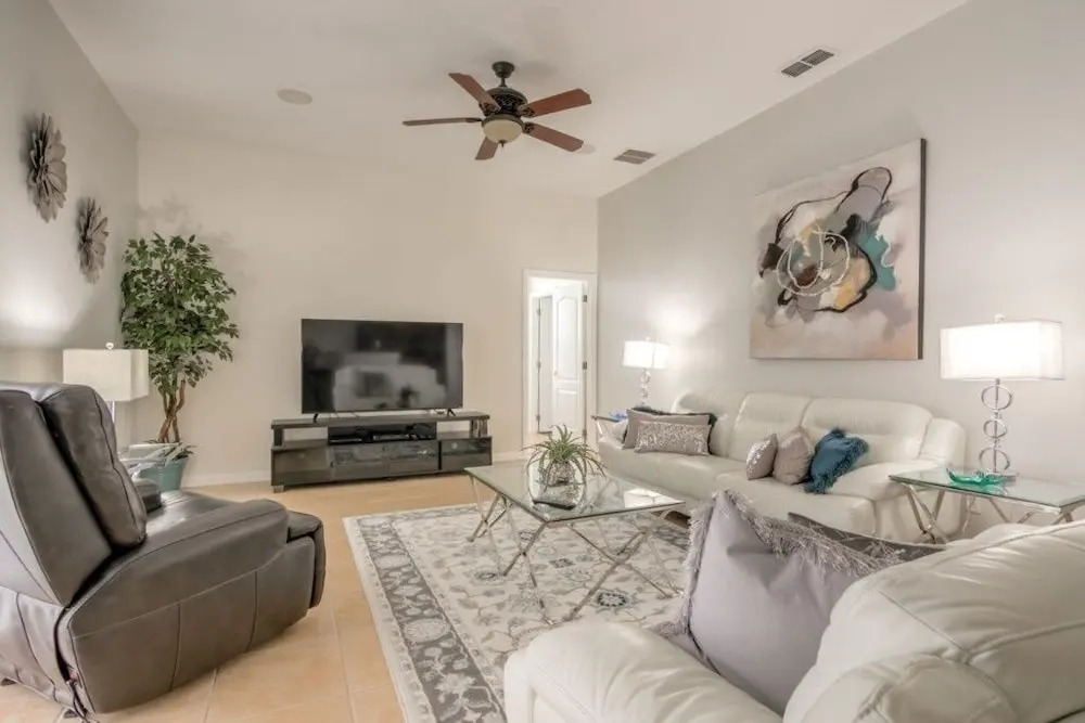 5 Star Surprise! No Rear Neighbors In Pool Area! Home