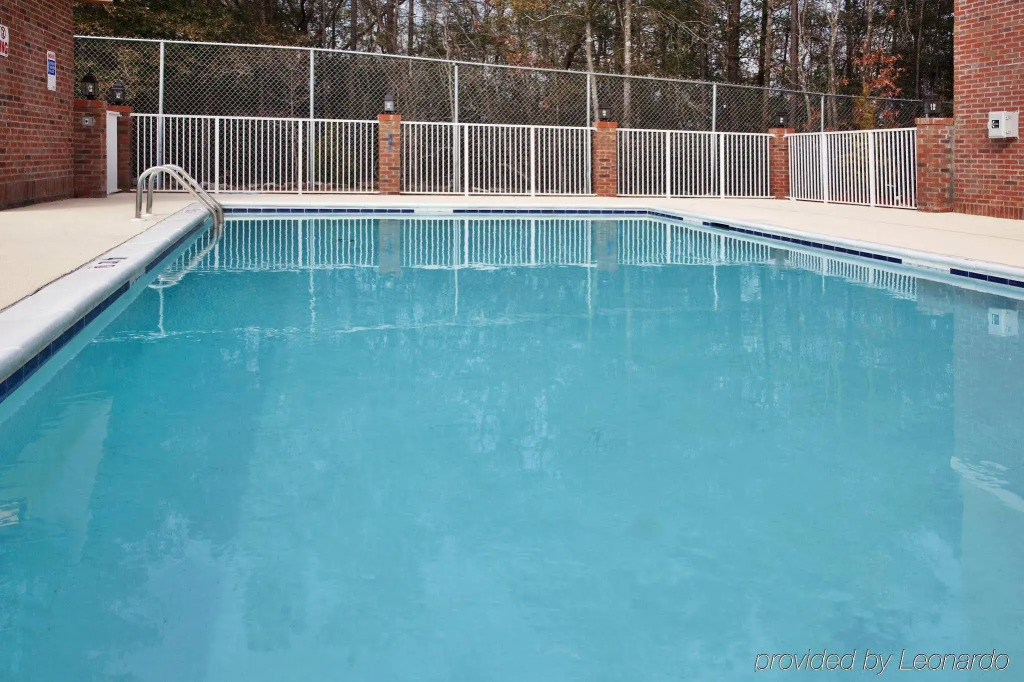 Holiday Inn Express Hotel & Suites Hope Mills-Fayetteville Airport by IHG