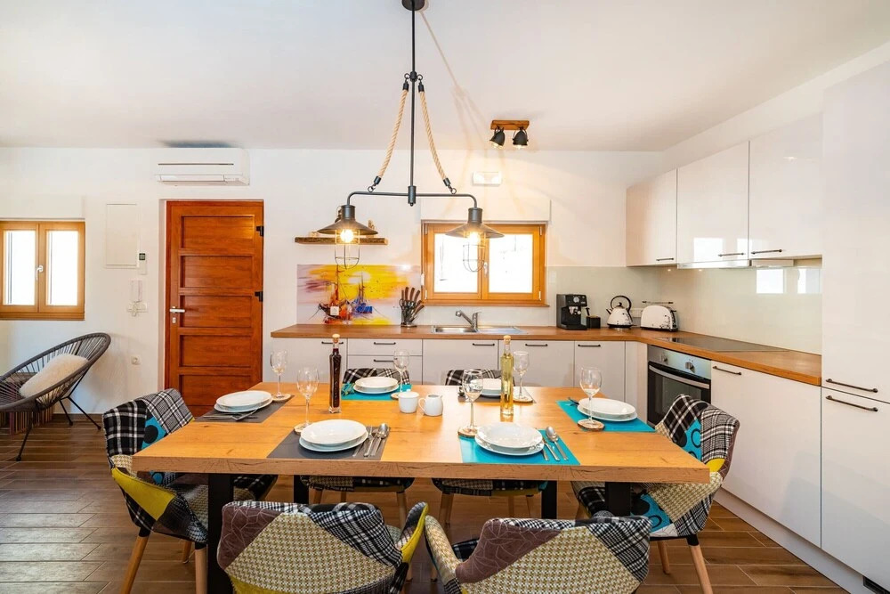 A3 - Beautiful Seafront apt w. Magnificent View