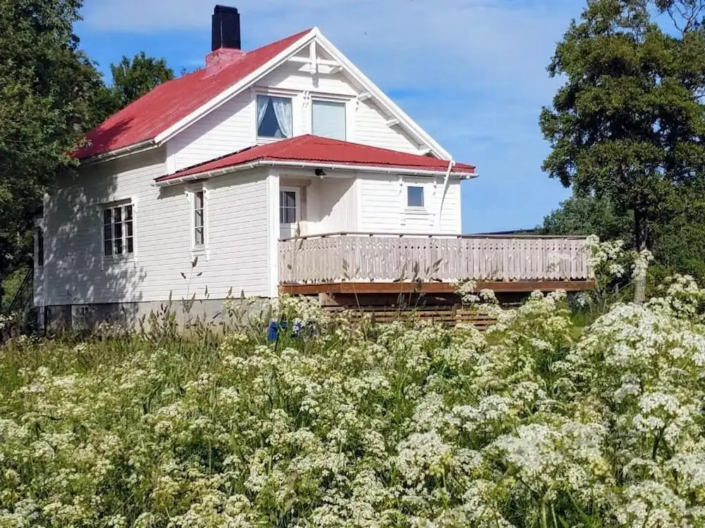 Borghildstua Feriehus Romslig feriehus med panoramautsikt mot havet og Lofotfjellene
