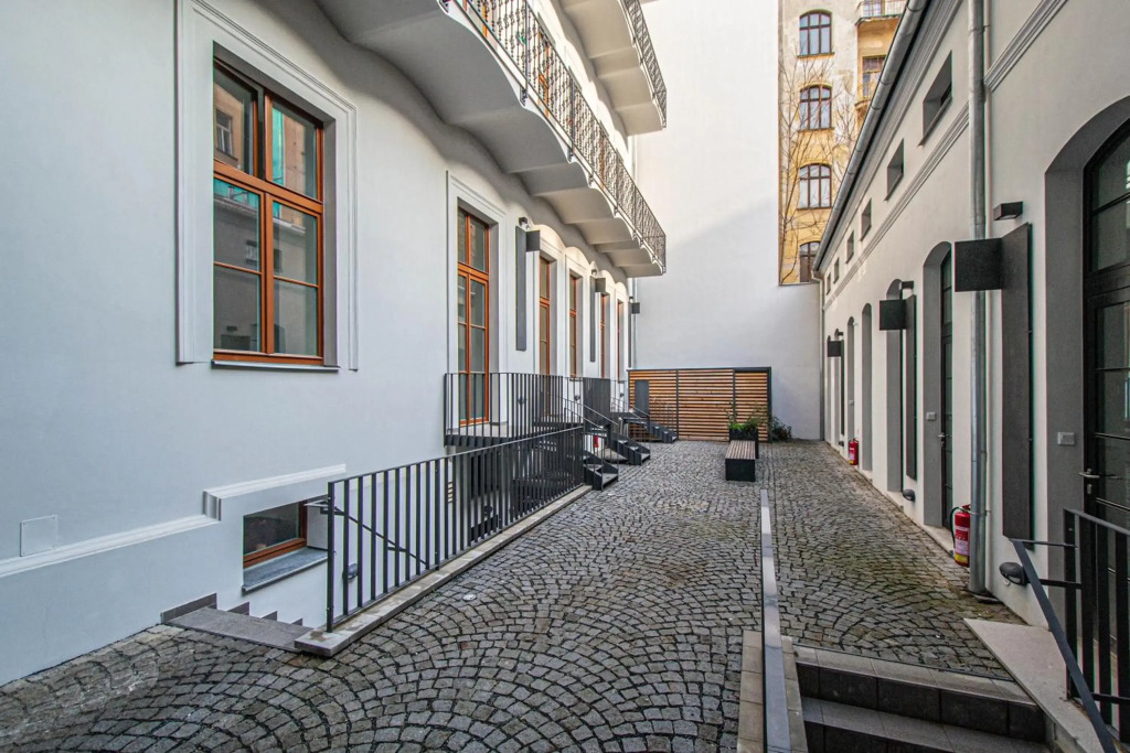 Main train station apartment close to the the Main Square