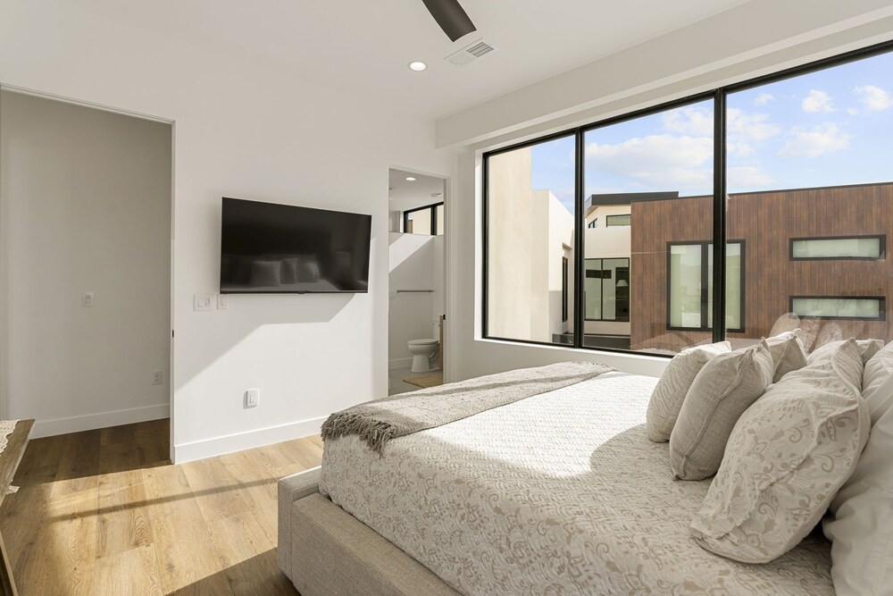 Pearl Beach A+b 6 Bedroom Home