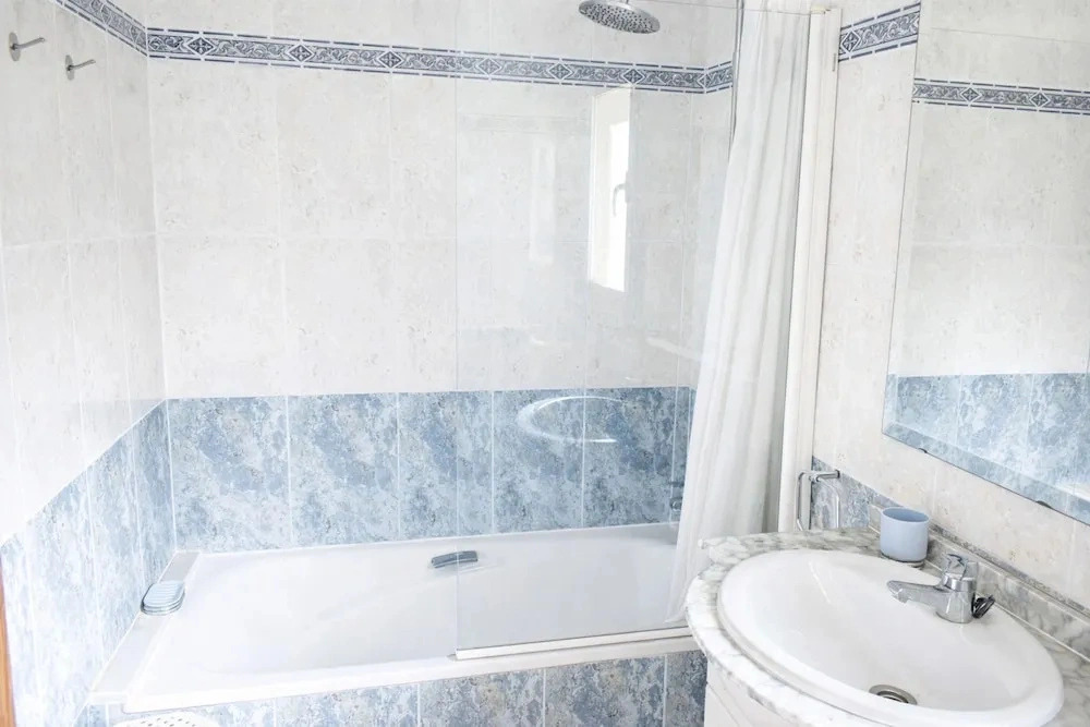 Ch1200 in Oliva With 3 Bedrooms and 2 Bathrooms