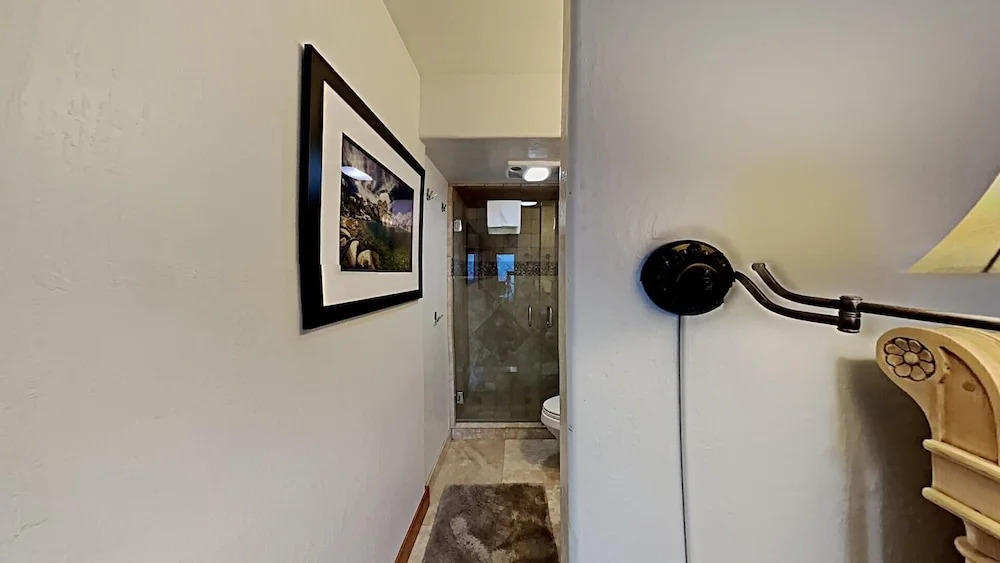 Remodeled 2 Bedroom Condo with Easy Access to Mountain Biking, Swimming, Hiking, Hot Tubs! by RedAwning