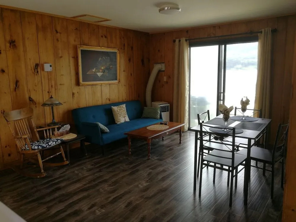 Knotty Pine Cottages, Suites & Motel Rooms