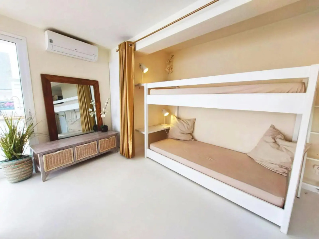 Beach penthouse with rooftopbar and Fiber WiFi, spectacular 180 degrees ocean view