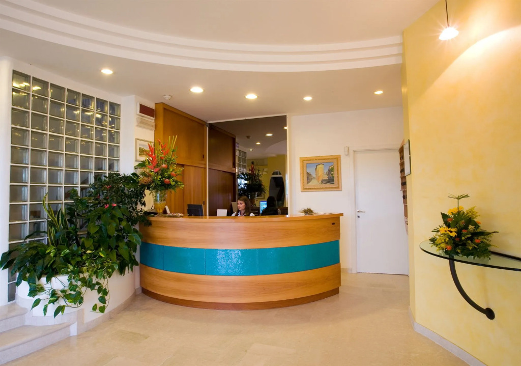UNA HOTELS Imperial Beach Hotel