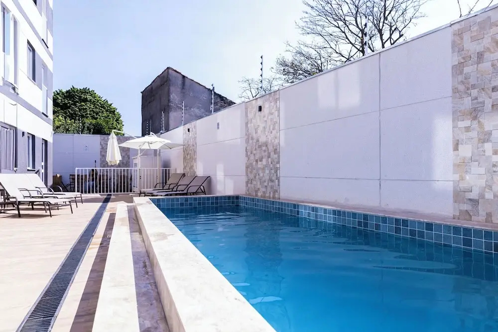 Piscina academia metro  Brazilian Corner