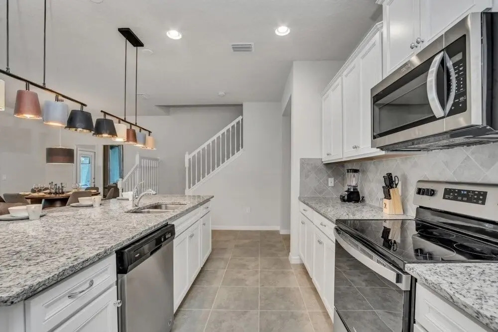Amazingly Decorated 5 Bedroom2413) Townhouse by Redawning