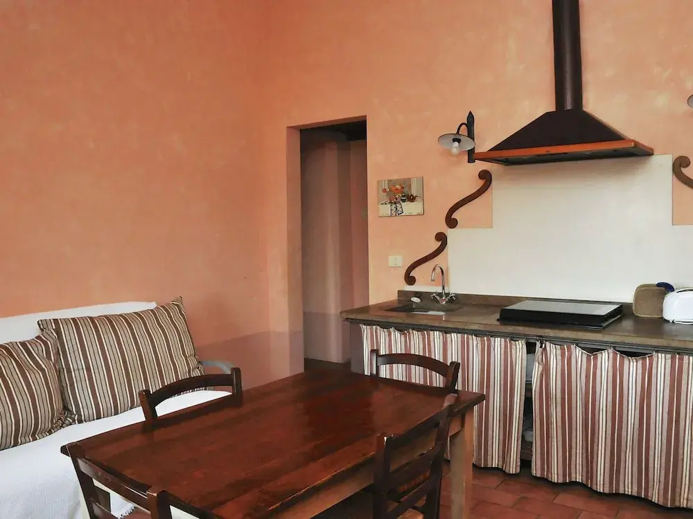 Apartment near Lake Trasimeno with Pool