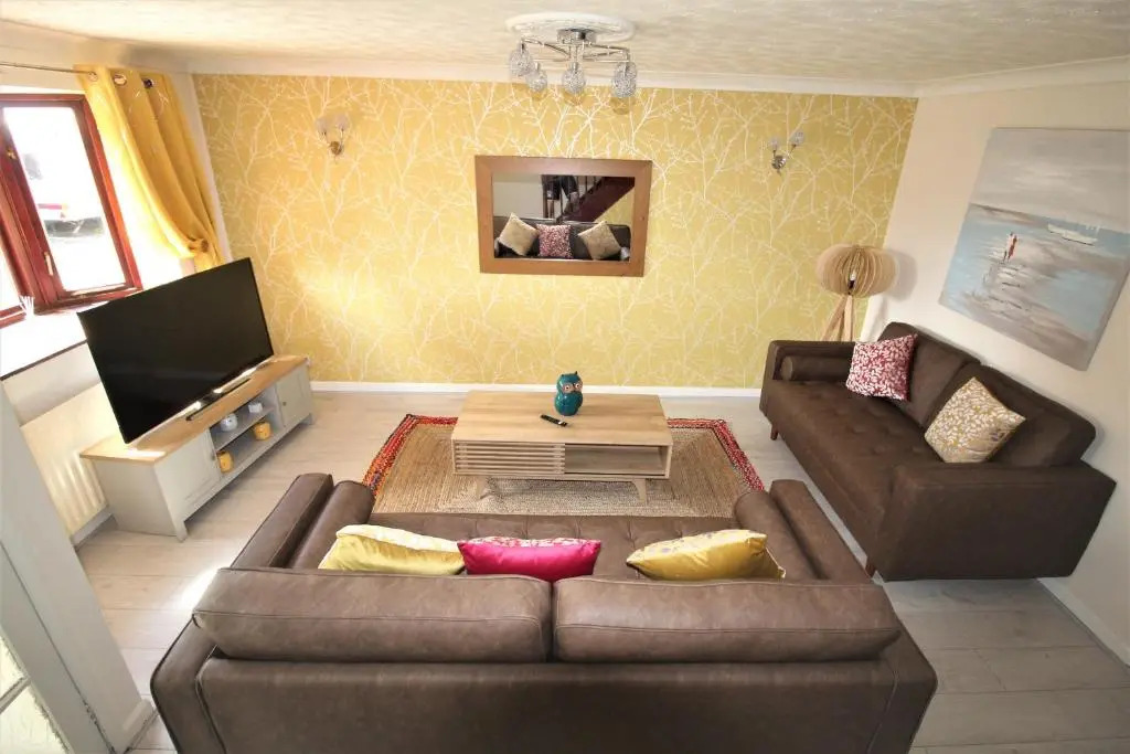 3 Bed House - Garden & Parking - Quiet Cul De Sac