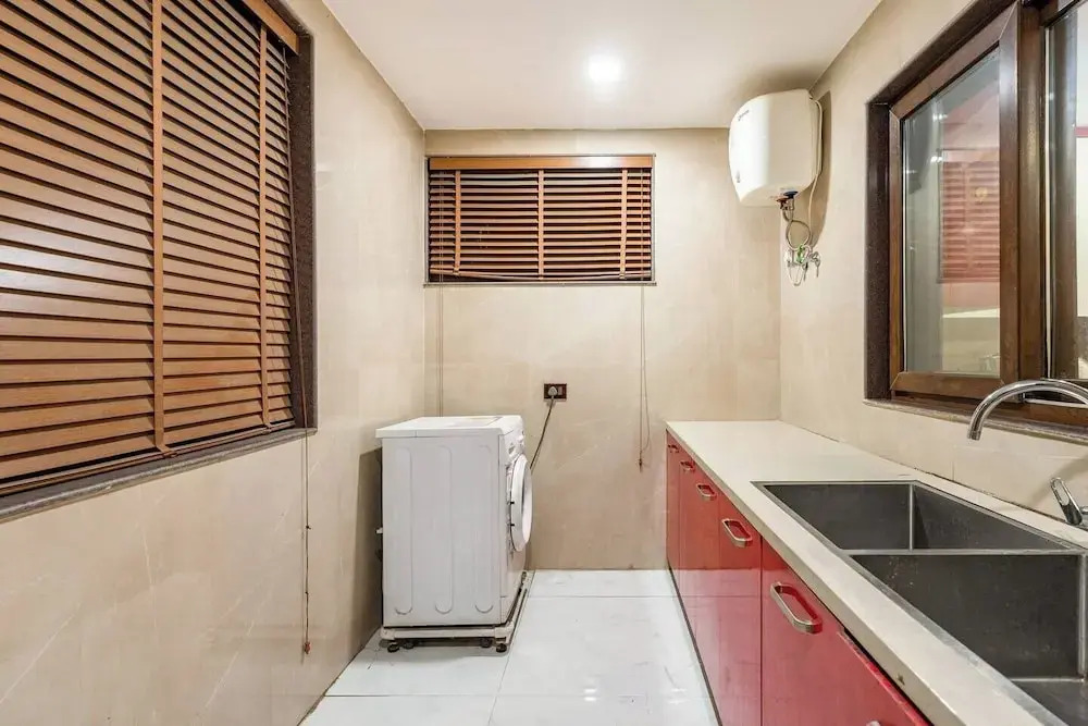 TIM Sector 51, ARTEMIS HOSPITAL 1 min walk, FORTIS & MEDANTA 4 mins drive