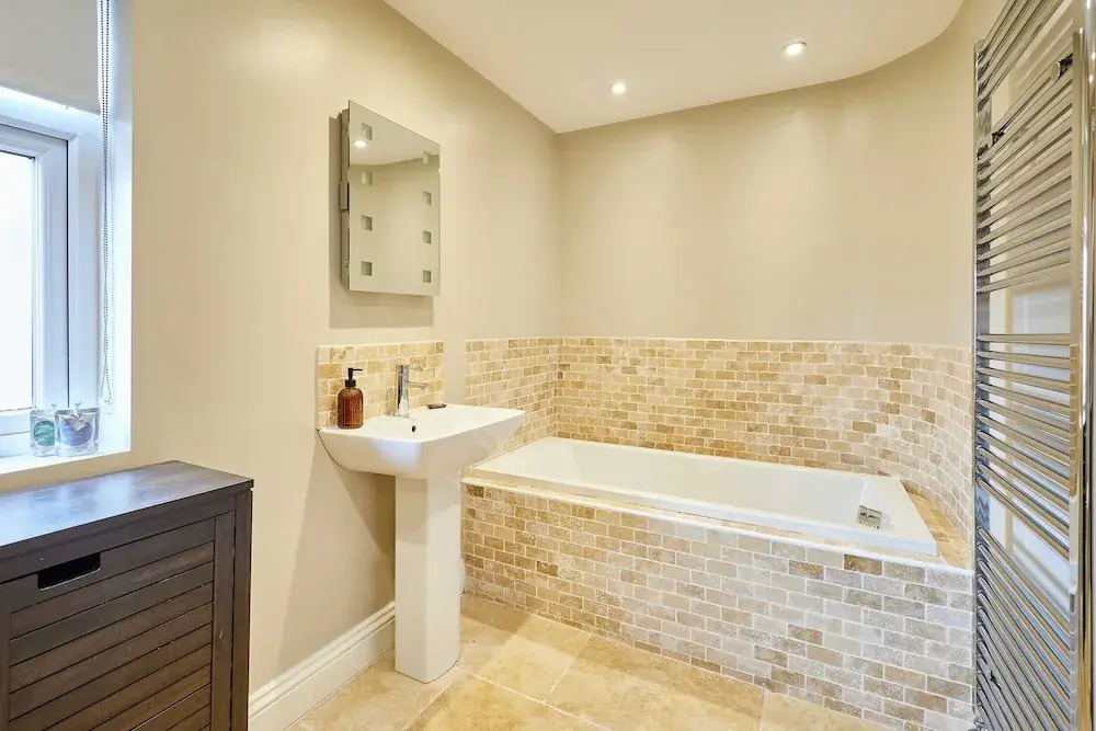 Host Stay Bristol Avenue