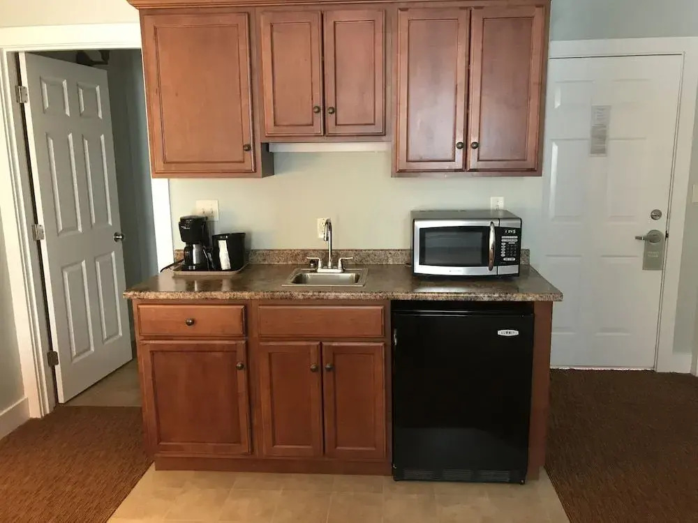 Admirals Inn Resort